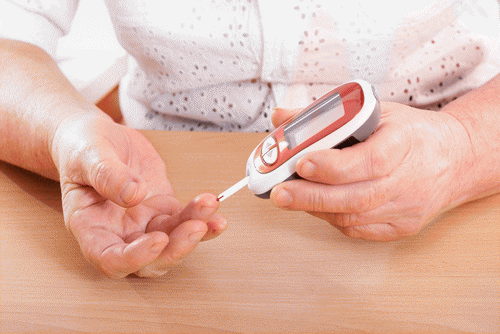 Tự đo đường huyết tại nhà để kiểm soát tốt bệnh đái tháo đường.